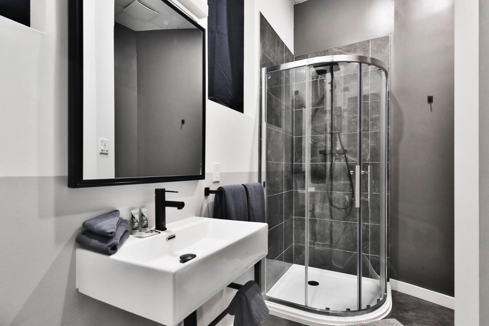 Pod Hotel Montreal Exterior photo